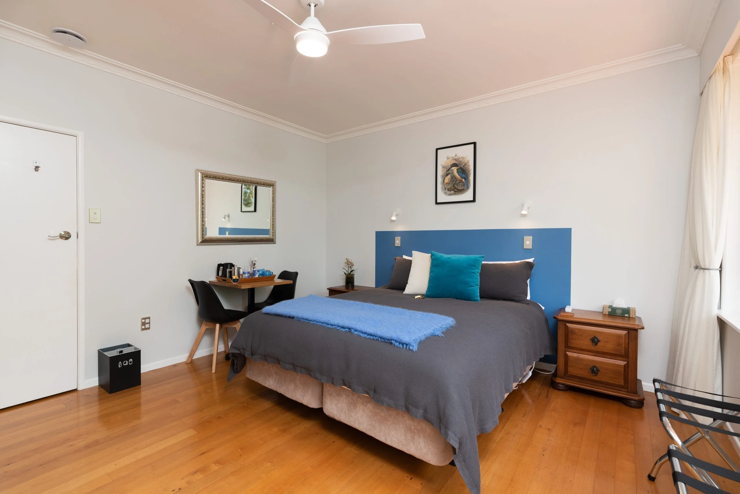 The Kotare room at Pateke Lodge. Hotel-style Kerikeri accommodation for business and leisure.